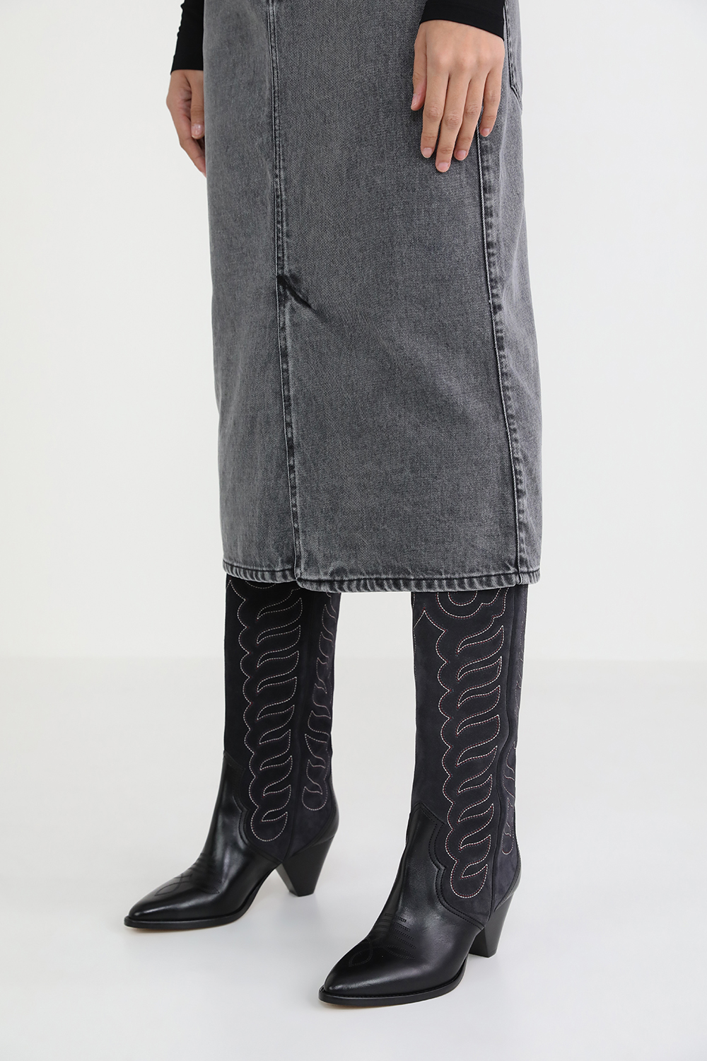 מגפי בוקרים ליילה